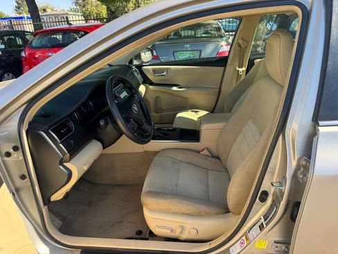 Used 2017 Toyota Camry LE image 8