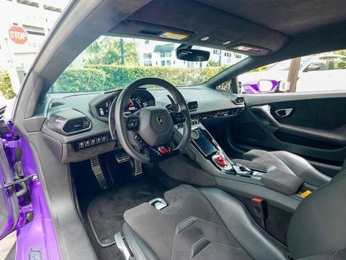 Used 2021 Lamborghini Huracan EVO RWD image 3