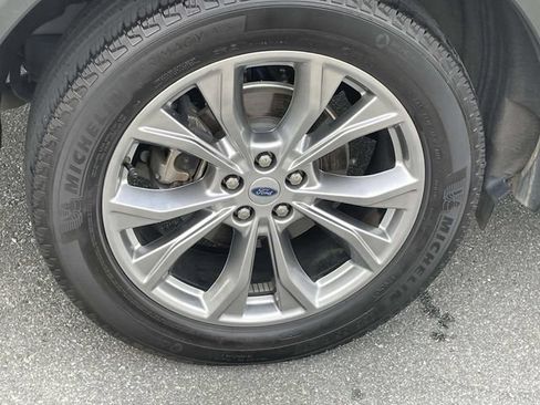 Used 2022 Ford Explorer Limited w/ Equipment Group 301A AWD/4WD image 7