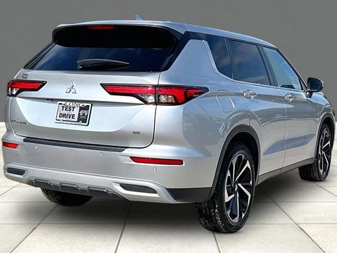 Used 2024 Mitsubishi Outlander SE FWD image 2
