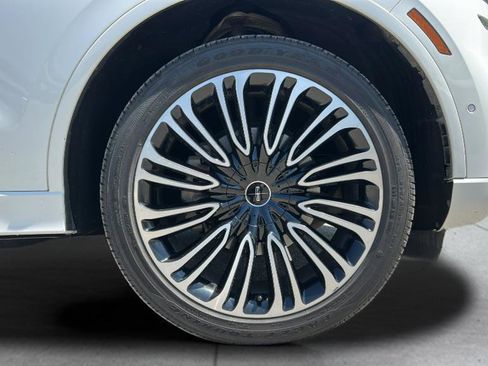 Used 2023 Lincoln Aviator Black Label w/ Class IV Trailer Tow Package image 37