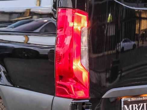 Used 2021 Mercedes-Benz Sprinter 2500 w/ Comfort Plus Package image 7