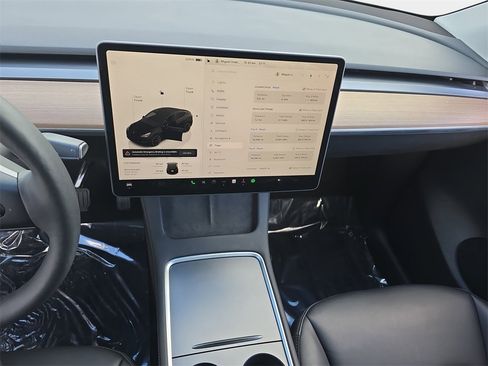 Used 2023 Tesla Model Y Long Range image 23