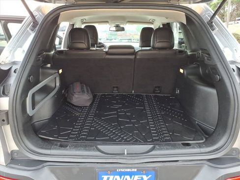 Used 2017 Jeep Cherokee Trailhawk w/ Cold Weather Group image 20