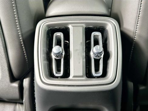 Used 2025 Volvo XC40 B5 Plus w/ Climate Package image 23