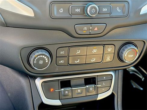 Used 2024 GMC Terrain SLE image 15