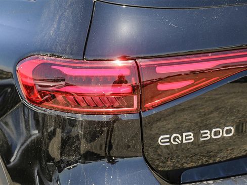 New 2024 Mercedes-Benz EQB 300 4MATIC image 9