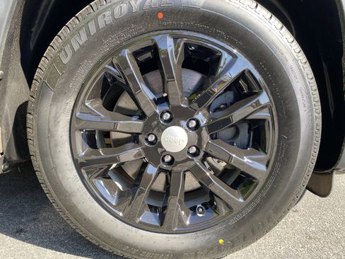 Used 2020 Jeep Cherokee Latitude FWD image 39