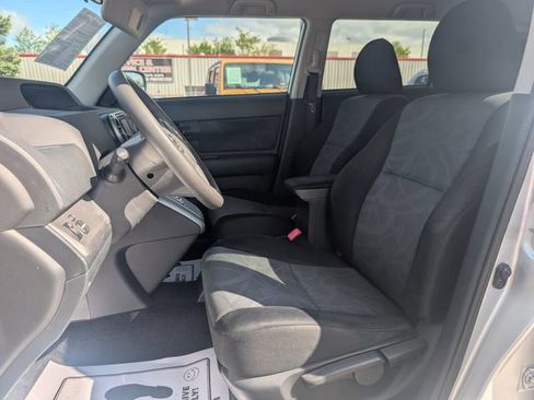 Used 2012 Scion xB FWD image 7