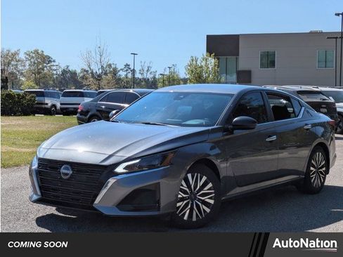 Used 2024 Nissan Altima 2.5 SV image 1