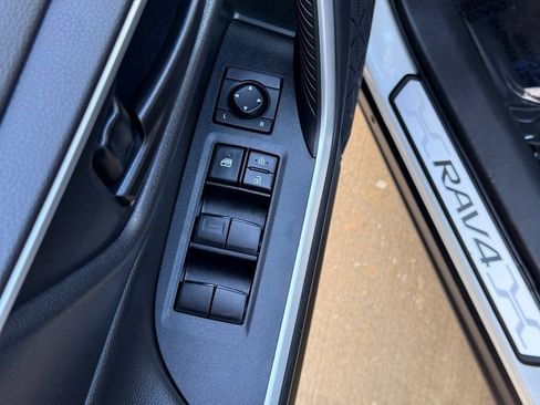 Used 2025 Toyota RAV4 LE image 27