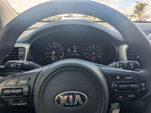 Used 2018 Kia Sorento FWD image 36