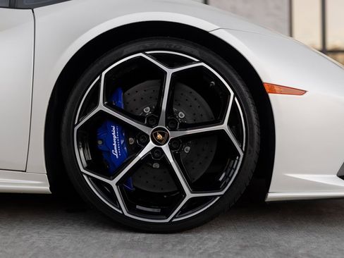 Used 2020 Lamborghini Huracan EVO image 6