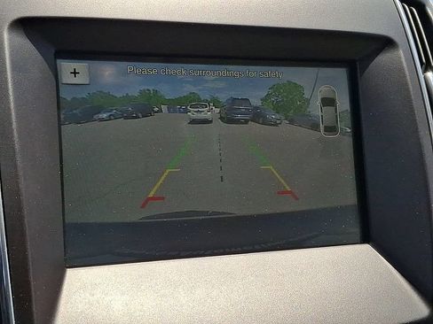 Used 2018 Ford Edge Titanium FWD image 4