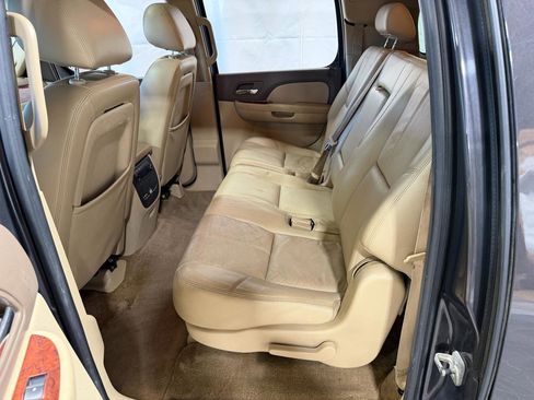 Used 2010 Chevrolet Suburban LT AWD/4WD image 21