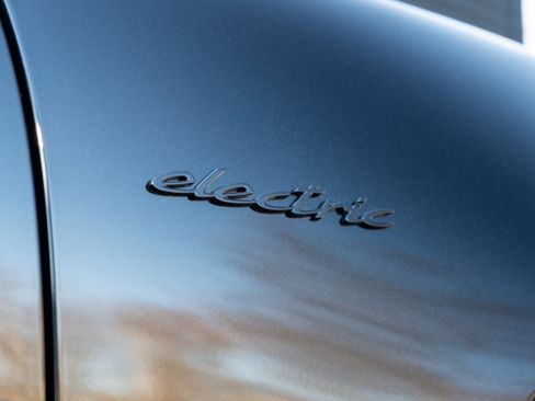 New 2026 Porsche Macan 4 Electric image 36