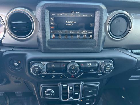Used 2018 Jeep Wrangler Unlimited Sport S AWD/4WD image 9