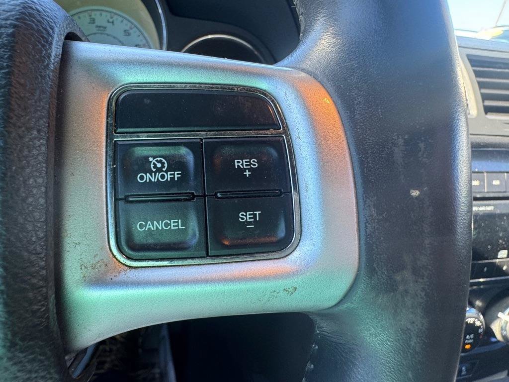 Used 2014 Dodge Challenger SXT RWD image 17