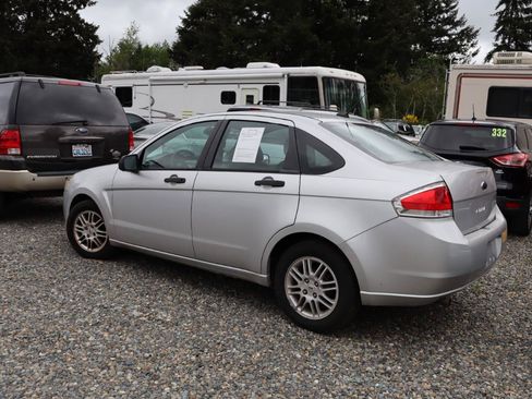 Used 2010 Ford Focus SE FWD image 3