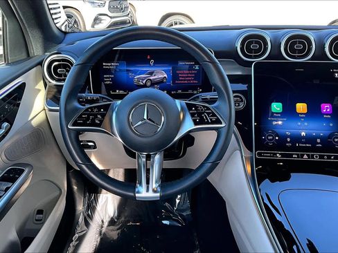 Certified 2025 Mercedes-Benz GLC 300 image 6
