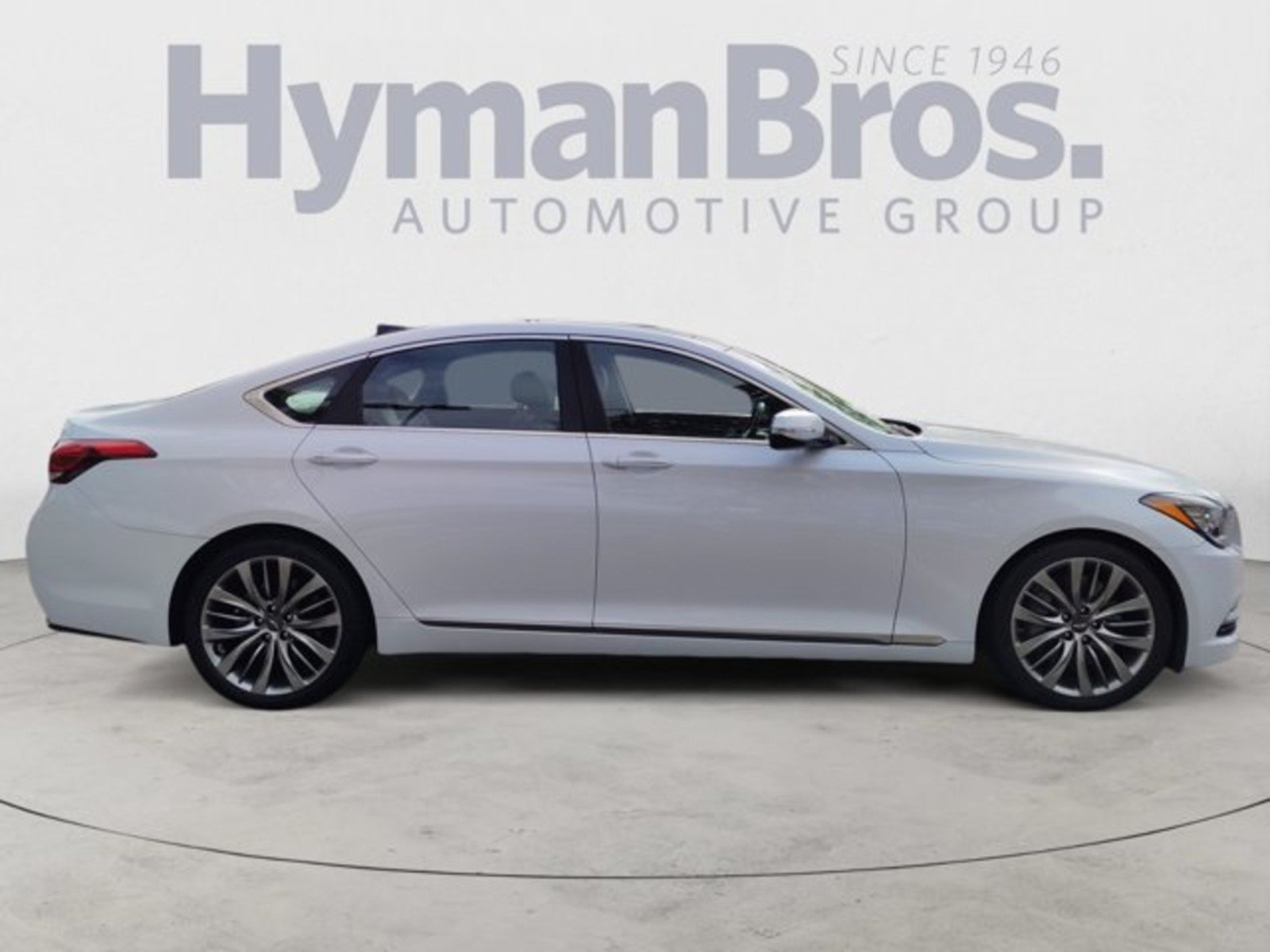 Used 2015 Hyundai Genesis 5.0 RWD image 2