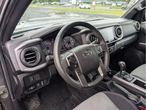 Used 2021 Toyota Tacoma TRD Sport AWD/4WD image 19