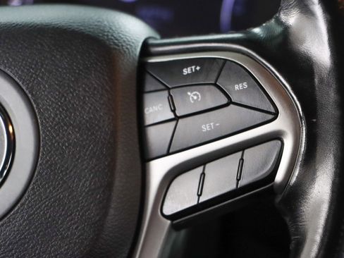 Used 2021 Jeep Grand Cherokee Laredo RWD image 14