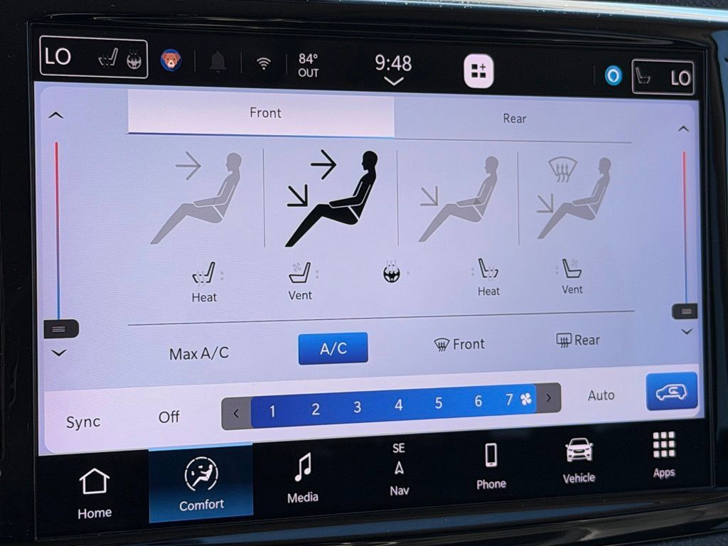Used 2024 Chrysler Pacifica Limited w/ Uconnect Theater Family Group FWD image 32