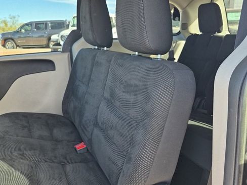 Used 2020 Dodge Grand Caravan SE w/ UConnect Hands-Free Group image 24