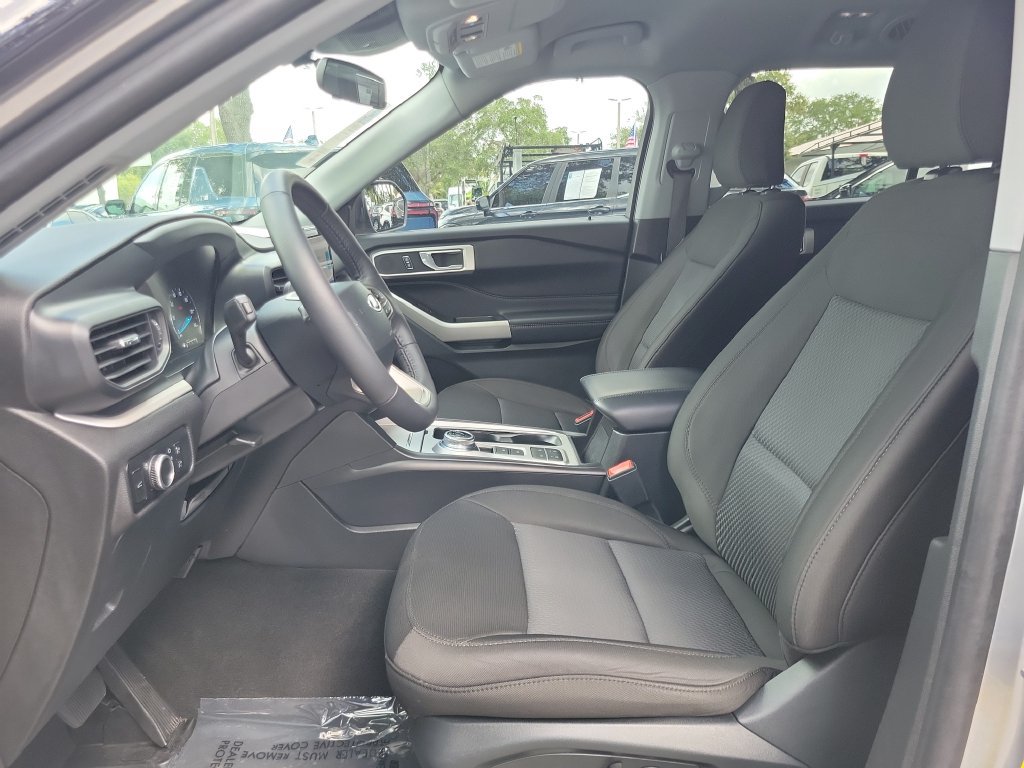 Used 2024 Ford Explorer XLT RWD image 13