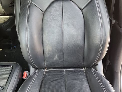 Used 2021 Chrysler Pacifica Touring-L w/ Uconnect Theater Family Group FWD image 14