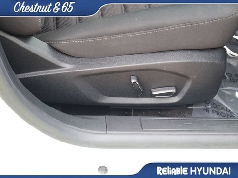 Used 2018 Ford Fusion SE w/ Fusion SE Technology Package FWD image 10