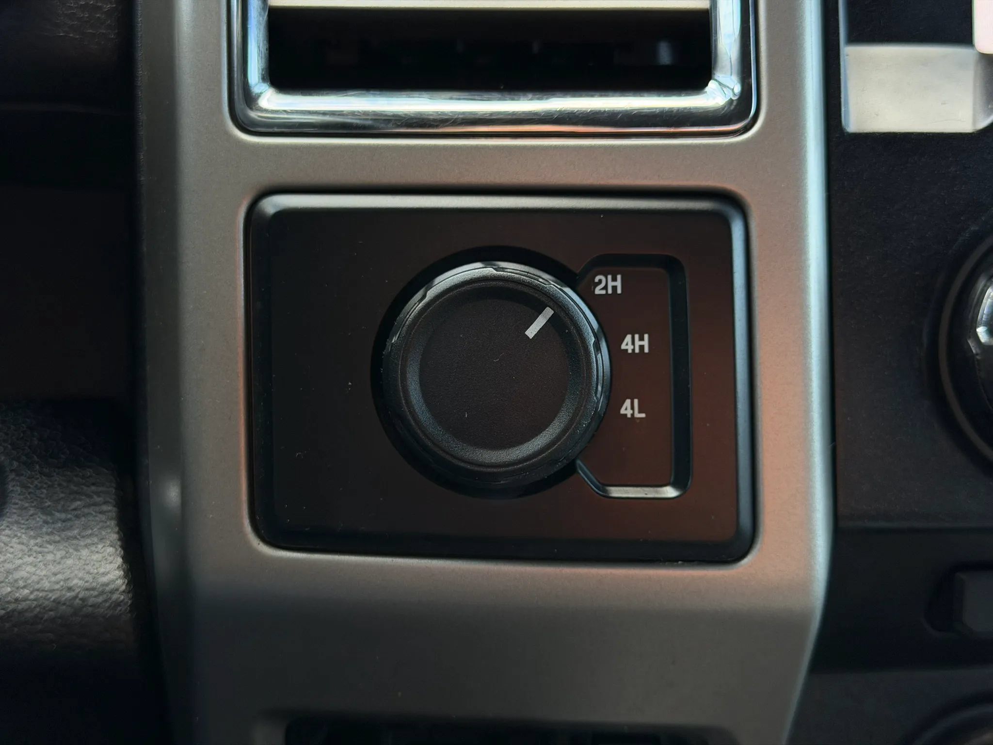 Used 2017 Ford F450 Lariat w/ Lariat Ultimate Package AWD/4WD image 38