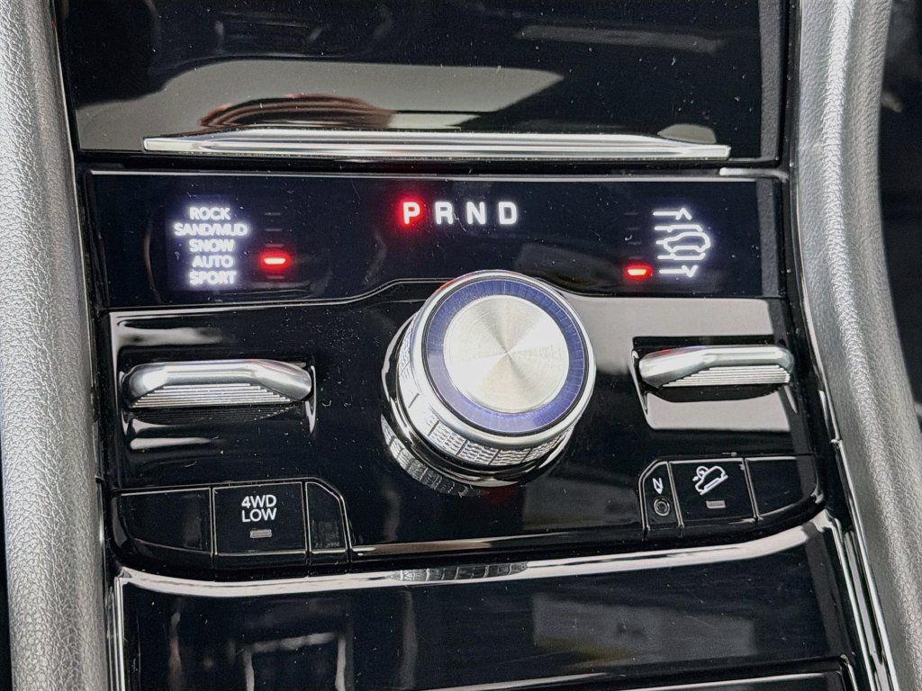 Used 2023 Jeep Grand Cherokee Overland AWD/4WD image 17