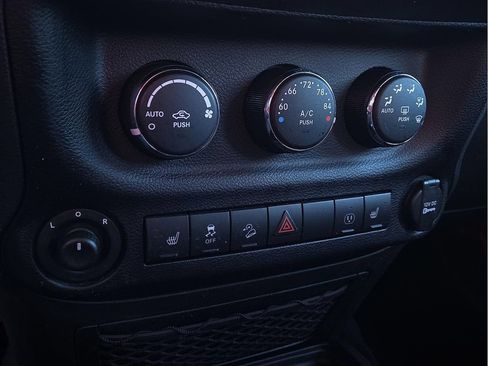 Used 2017 Jeep Wrangler Unlimited Rubicon AWD/4WD image 14
