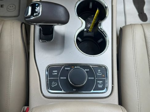 Used 2014 Jeep Grand Cherokee Overland AWD/4WD image 17