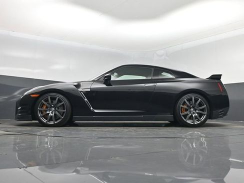 Used 2012 Nissan GT-R Premium image 15
