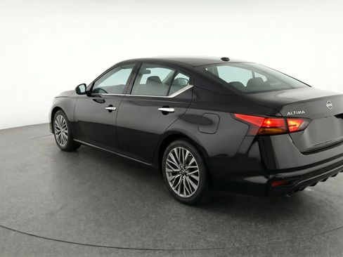 Used 2025 Nissan Altima 2.5 SV FWD image 6