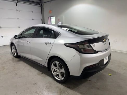Used 2017 Chevrolet Volt LT w/ Comfort Package FWD image 5