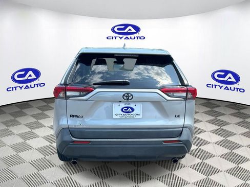 Used 2022 Toyota RAV4 LE FWD image 5