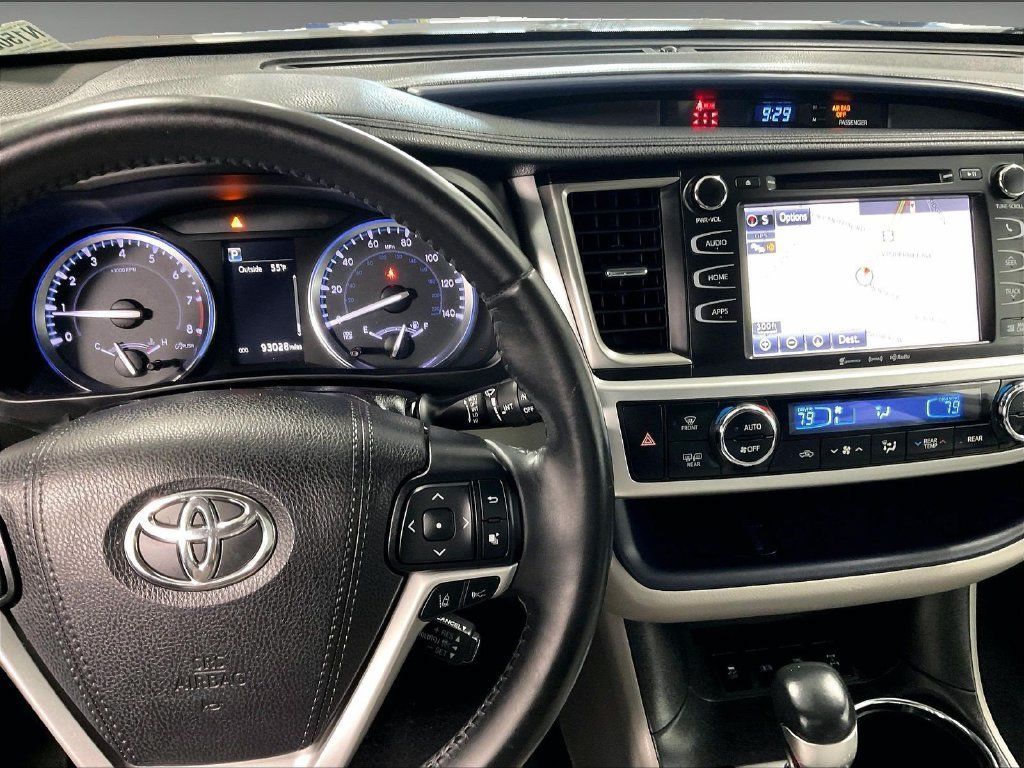 Used 2019 Toyota Highlander XLE AWD/4WD image 19
