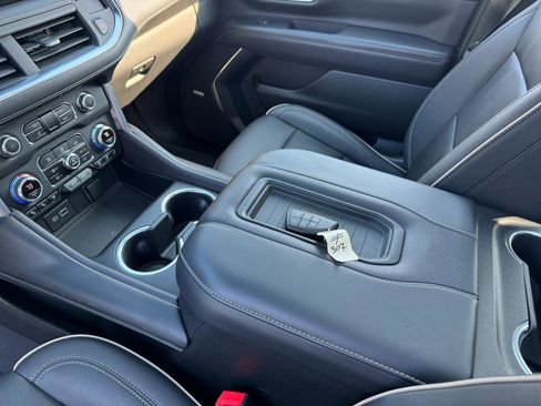 Used 2023 GMC Yukon SLT image 24