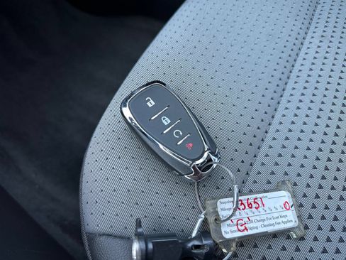 Used 2025 Chevrolet Trax LT FWD image 21