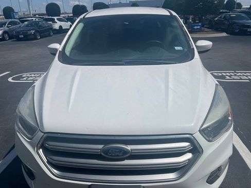Used 2017 Ford Escape SE FWD image 2