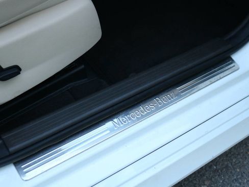 Used 2015 Mercedes-Benz GLK 350 GLK 350 4MATIC AWD 4dr SUV image 31