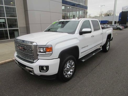 Used 2019 GMC Sierra 2500 Denali image 2