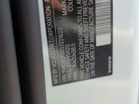 Certified 2025 Volvo XC90 B6 Core image 33