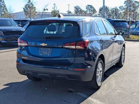 Used 2022 Chevrolet Equinox LS image 3