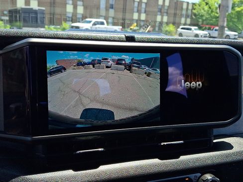 Used 2025 Jeep Wrangler Sport AWD/4WD image 17