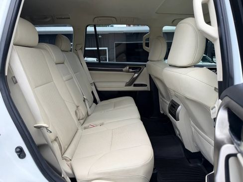 Used 2020 Lexus GX 460 Premium w/ Premium Package AWD/4WD image 16